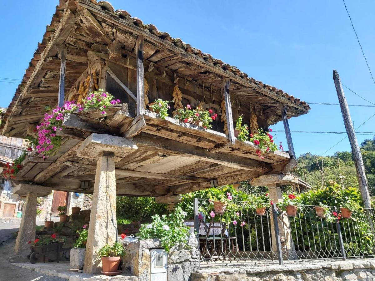 El Colladin Pension Llerices Buitenkant foto
