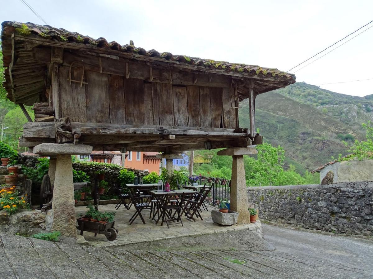 El Colladin Pension Llerices Buitenkant foto