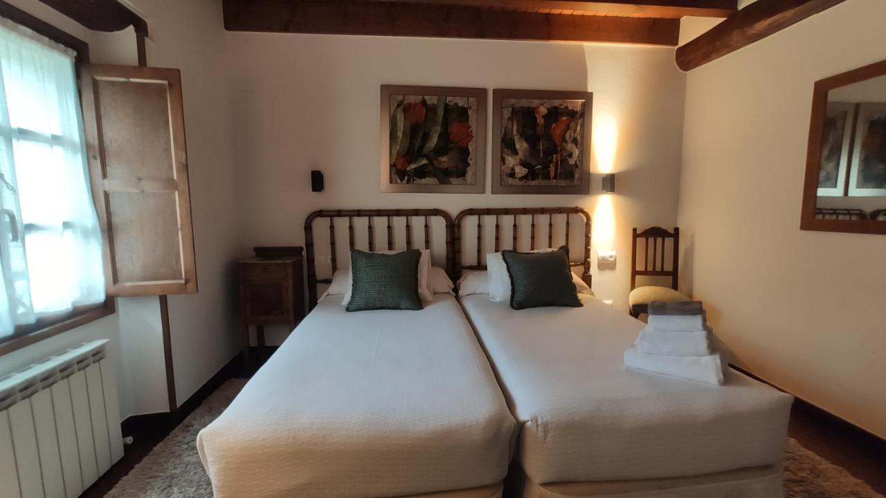 El Colladin Pension Llerices Buitenkant foto